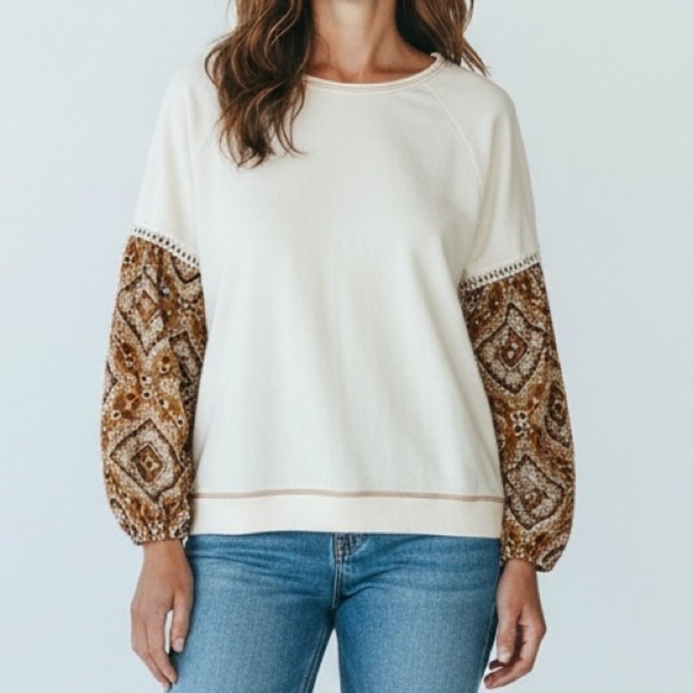 New. Peach Love California Printed Sleeve Top